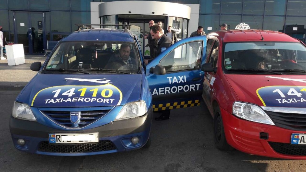 Gata cu monopolul și amenințările cu cuțite. Toți operatorii de taxi vor putea prelua pasageri de la aeroport